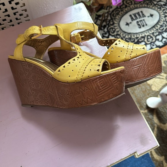 Cynthia Vincent - Wedge Sandals, Yellow, Size 8 - Picture 3 of 6